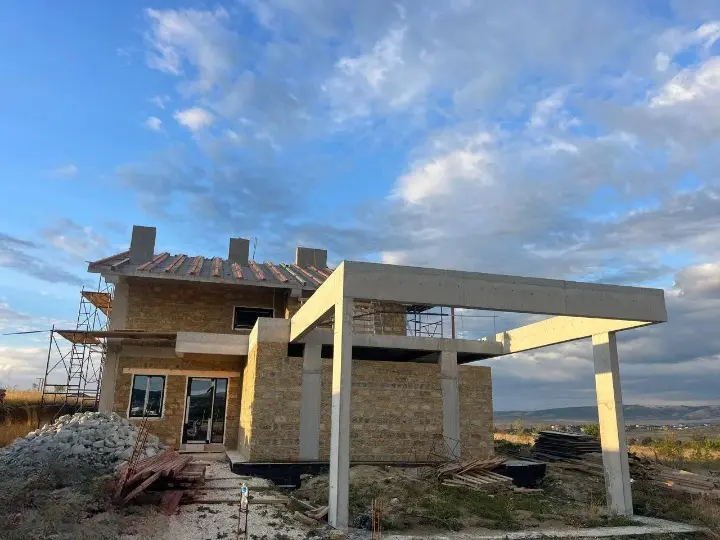 Панорама дома с навесом